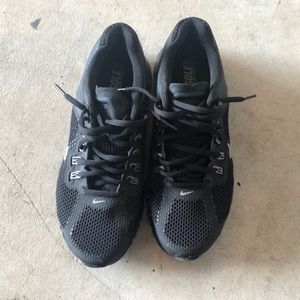 women’s all black air max size 8